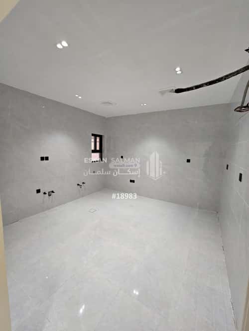 فيلا 300 متر مربع شرقية على شارع 15م الراشدية، مكة المكرمة