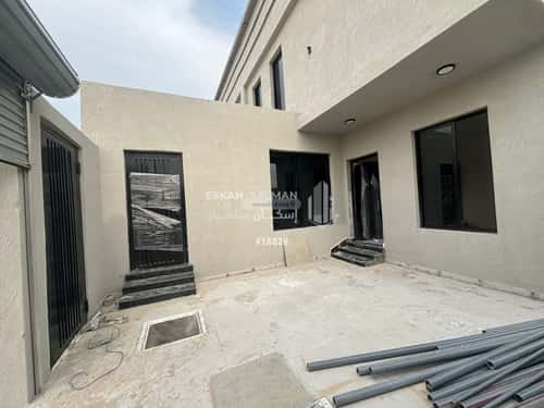 فيلا 307 متر مربع شمالية على شارع 30م العزيزية، الجبيل