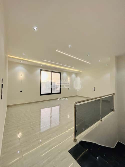 فيلا 300 متر مربع شمالية على شارع 30م العزيزية، الجبيل