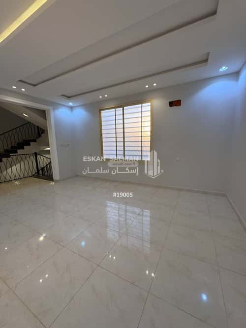 فيلا 350 متر مربع شمالية على شارع 15م الحضارى، خميس مشيط