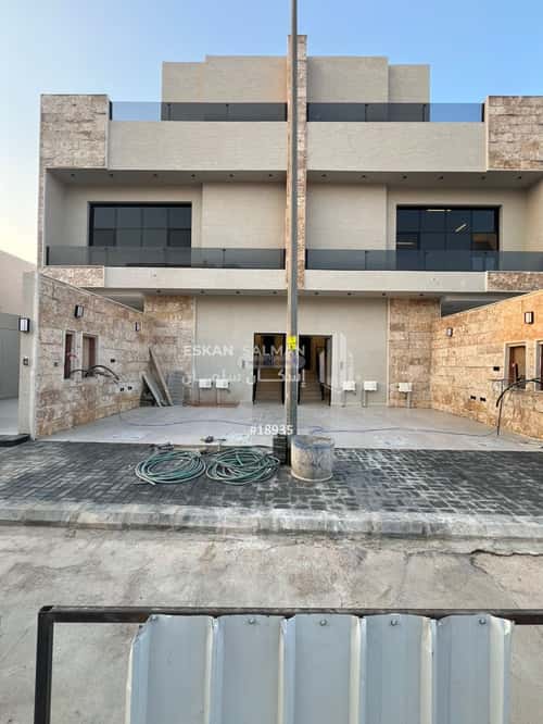 4 bedroom floor in Qurtubah