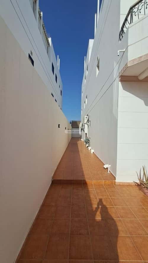 فيلا 330 متر مربع غربية على شارع 15م البساتين، شمال جدة، جدة