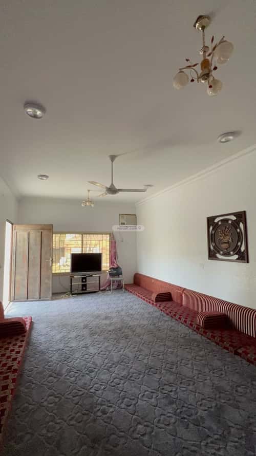 استراحة 1345 متر مربع شمالية غربية على شارع 14م الياقوت، أبها