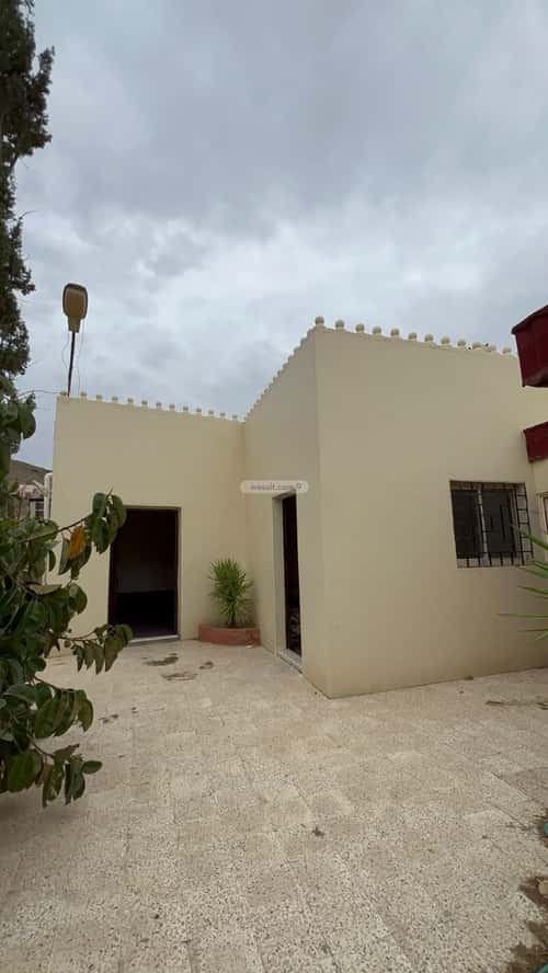 استراحة 1345 متر مربع شمالية غربية على شارع 14م الياقوت، أبها