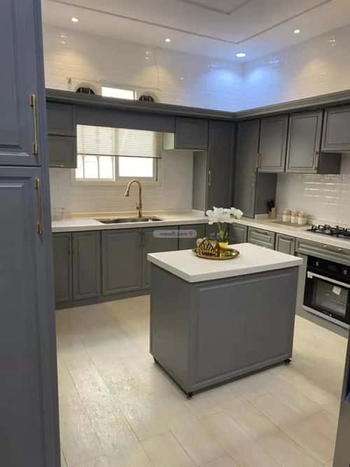 فيلا 450 متر مربع شمالية غربية على شارع 20م نوارة، المزاحمية