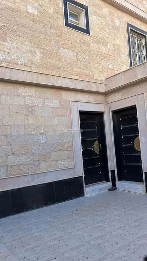 فيلا 300 متر مربع شرقية على شارع 15م ظهرة لبن، غرب الرياض، الرياض