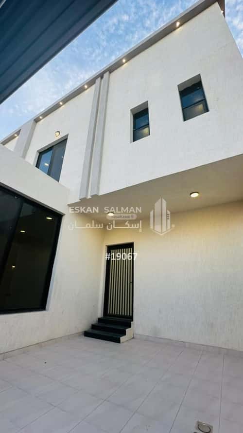 فيلا 288 متر مربع شرقية على شارع 15م طيبة، الدمام