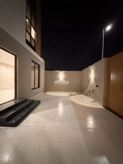 فيلا 299 متر مربع غربية على شارع 20م الشعلة، الدمام