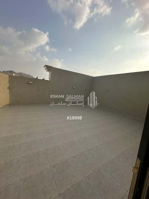 فيلا 446 متر مربع غربية على شارع 25م النعيم، رابغ