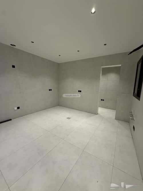 فيلا 250 متر مربع شمالية على شارع 18م ضاحية الملك فهد، الدمام