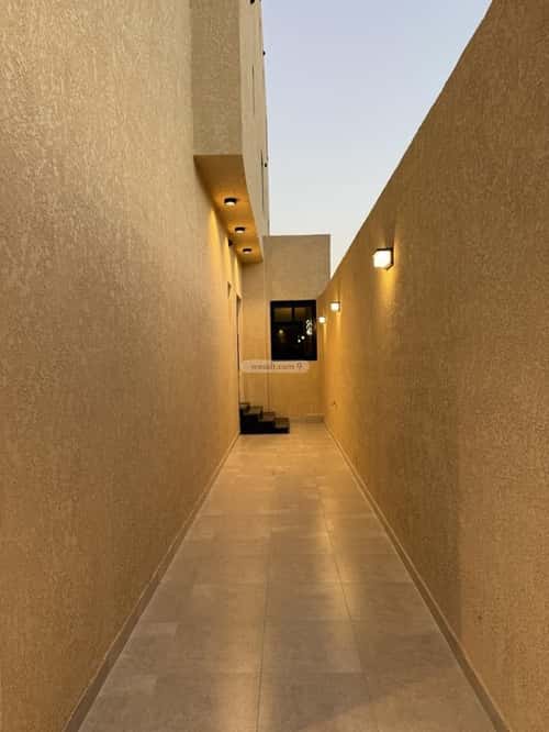 فيلا 250 متر مربع شمالية على شارع 18م ضاحية الملك فهد، الدمام