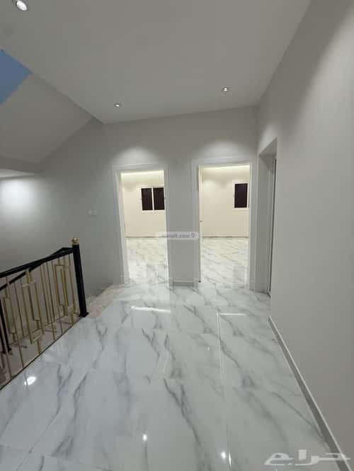 فيلا 250 متر مربع شرقية على شارع 18م ضاحية الملك فهد، الدمام