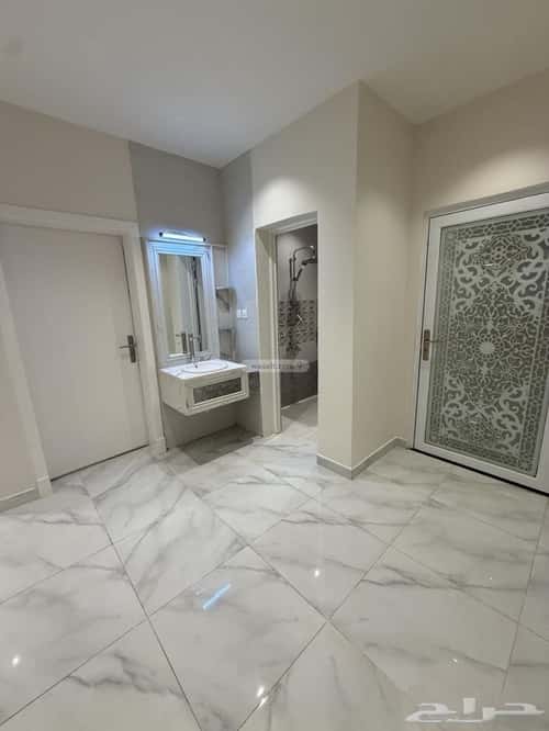 فيلا 250 متر مربع شرقية على شارع 18م ضاحية الملك فهد، الدمام