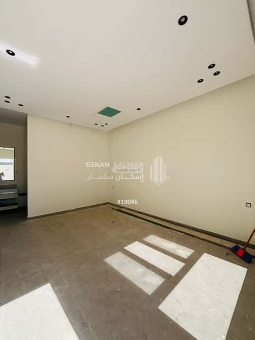 فيلا 735 متر مربع شرقية على شارع 20م العقيق، الخبر