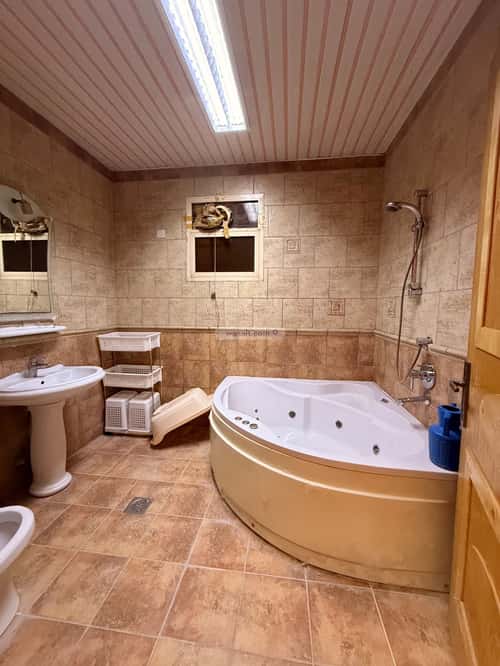 9 bedroom villa in Al Hamra