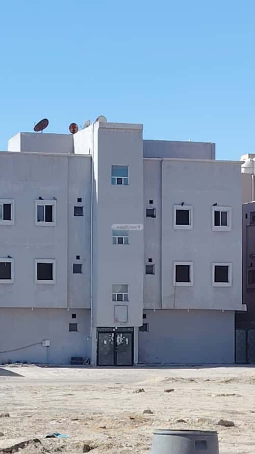 Building 400 SQM with 3 Floors Facing East Al Noor, Aldammam