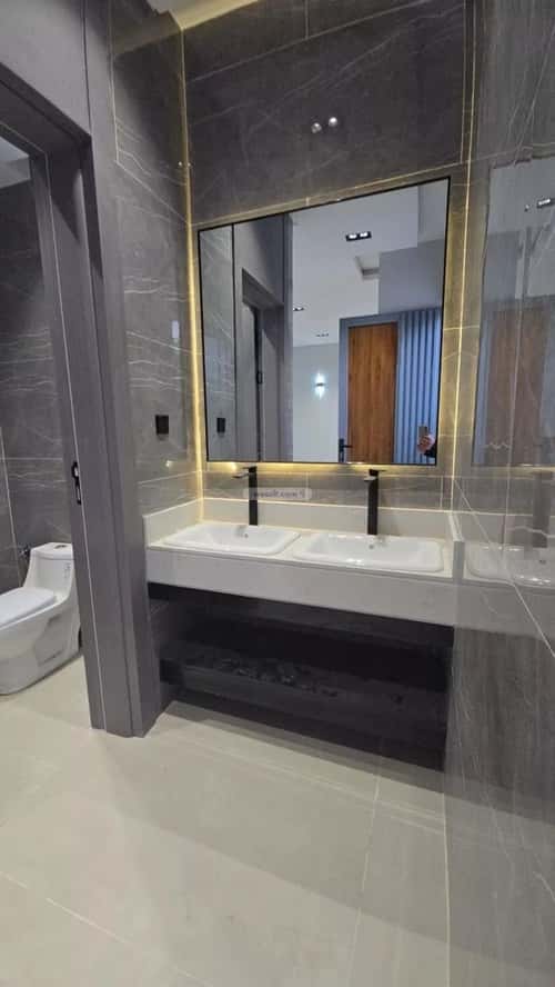 فيلا 200 متر مربع شرقية على شارع 15م طويق، غرب الرياض، الرياض