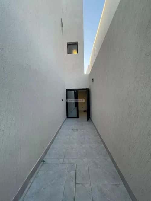 Floor 170 SQM with 3 Bedrooms Al-Janadriyah, East Riyadh, Riyadh