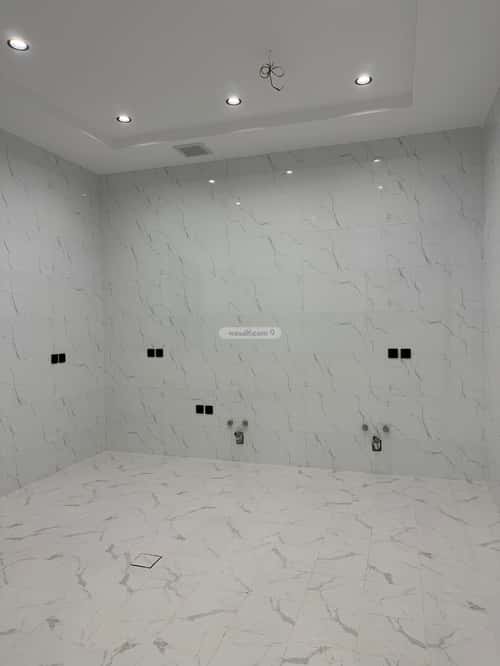 فيلا 250 متر مربع شمالية على شارع 16م الصواري، شمال جدة، جدة