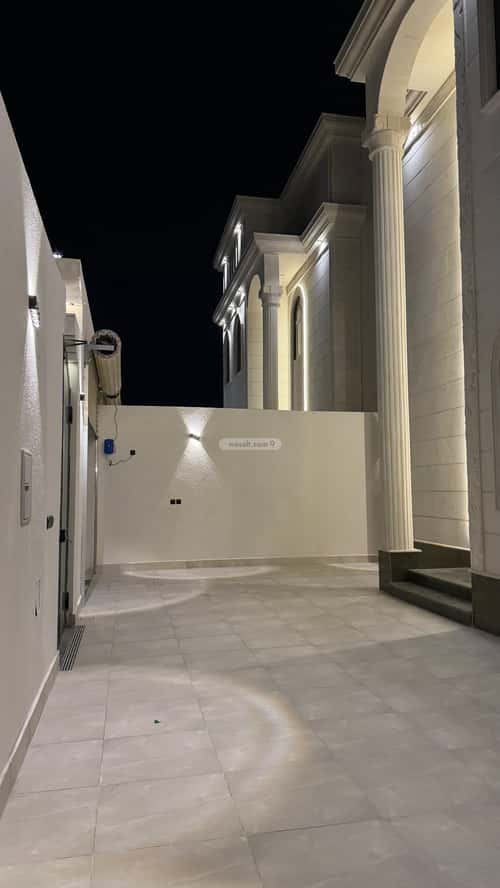 فيلا 312 متر مربع جنوبية على شارع 15م الصواري، الخبر