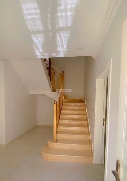 فيلا 285 متر مربع جنوبية على شارع 15م طيبة، الدمام