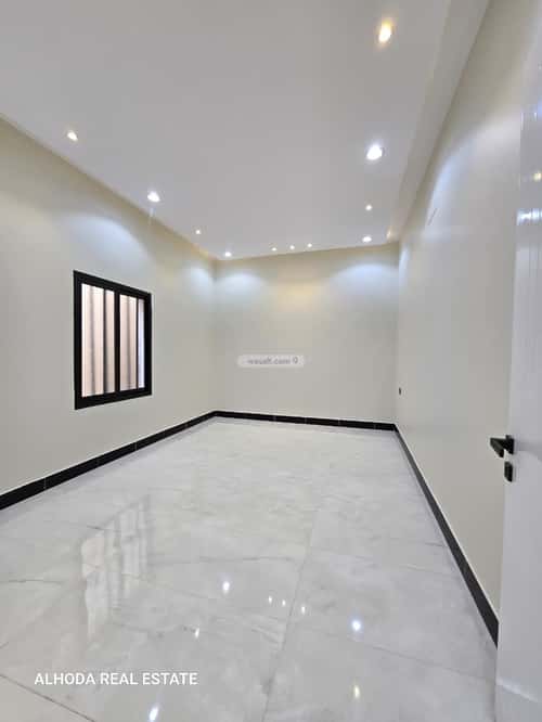 Floor 364 SQM with 9 Bedrooms Al-Wurud, Khamis Mushait