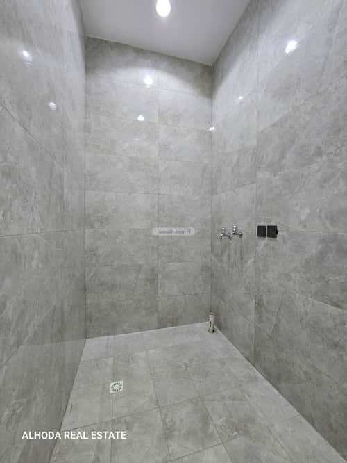 Floor 364 SQM with 9 Bedrooms Al-Wurud, Khamis Mushait