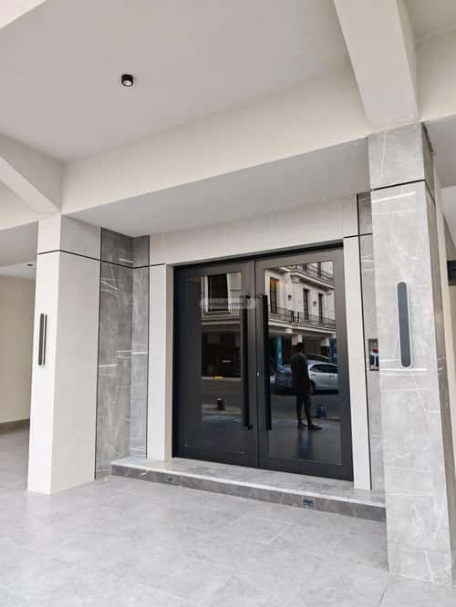 4 bedroom apartment in Al Aziziyah