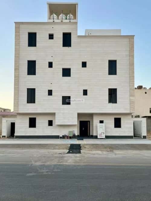 Building 900 SQM Facing North Al-Mahdiyah, West Riyadh, Riyadh