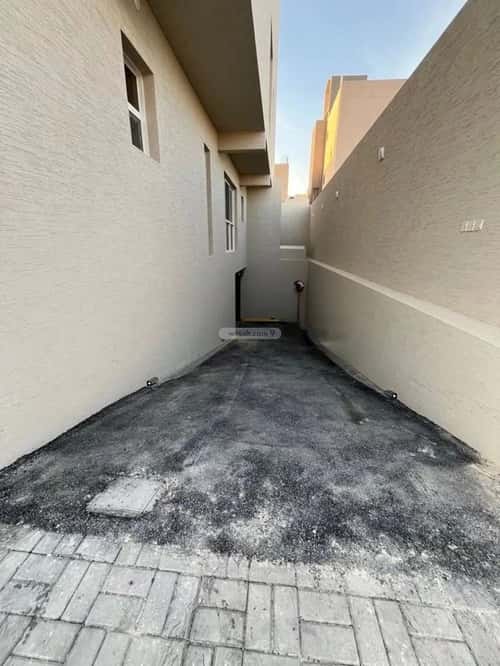 Building 899 SQM Facing North Al-Mahdiyah, West Riyadh, Riyadh