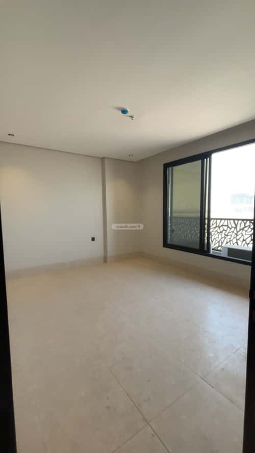 شقة 198 متر مربع ب 8 غرف ضاحية الملك فهد، الدمام