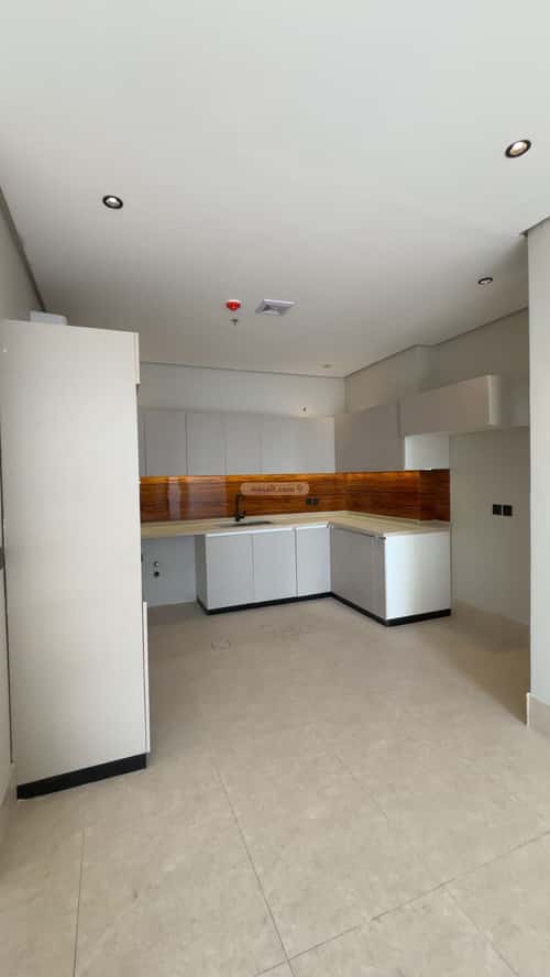 Apartment 198 SQM with 8 Bedrooms King Fahad Dist, Aldammam