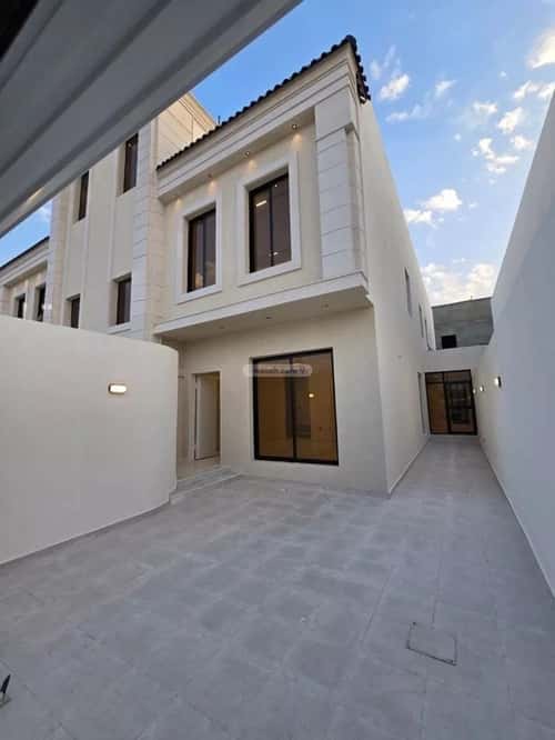 Floor 176 SQM with 4 Bedrooms Okaz, South Riyadh, Riyadh