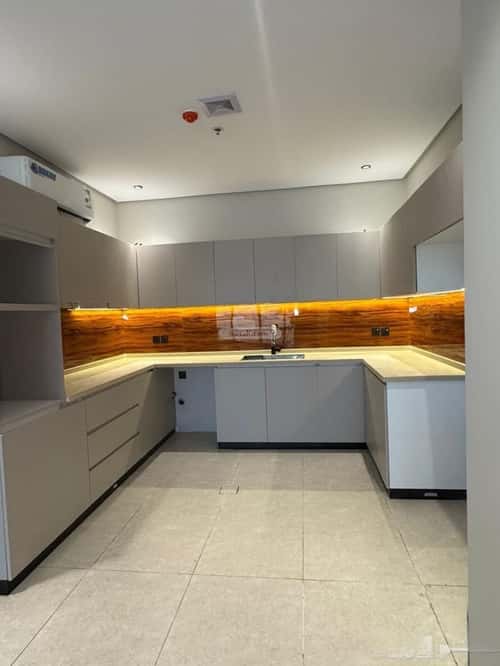 شقة 181 متر مربع ب 7 غرف ضاحية الملك فهد، الدمام