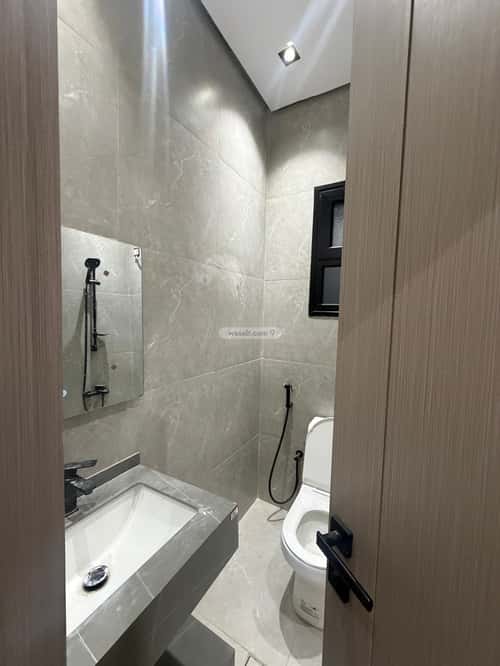 Apartment 165 SQM with 5 Bedrooms King Fahad Dist, Aldammam