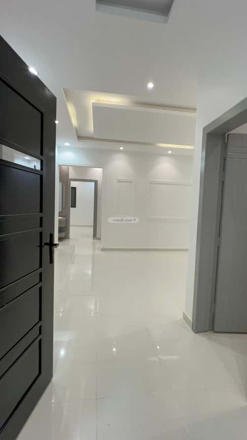 Floor 238 SQM with 5 Bedrooms Al-Janadriyah, East Riyadh, Riyadh