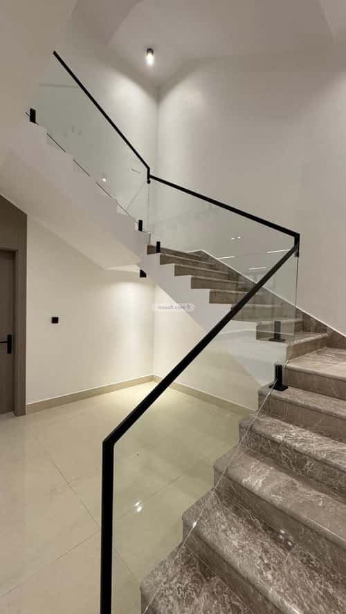 فيلا 260 متر مربع شمالية على شارع 20م الشروق، الدمام