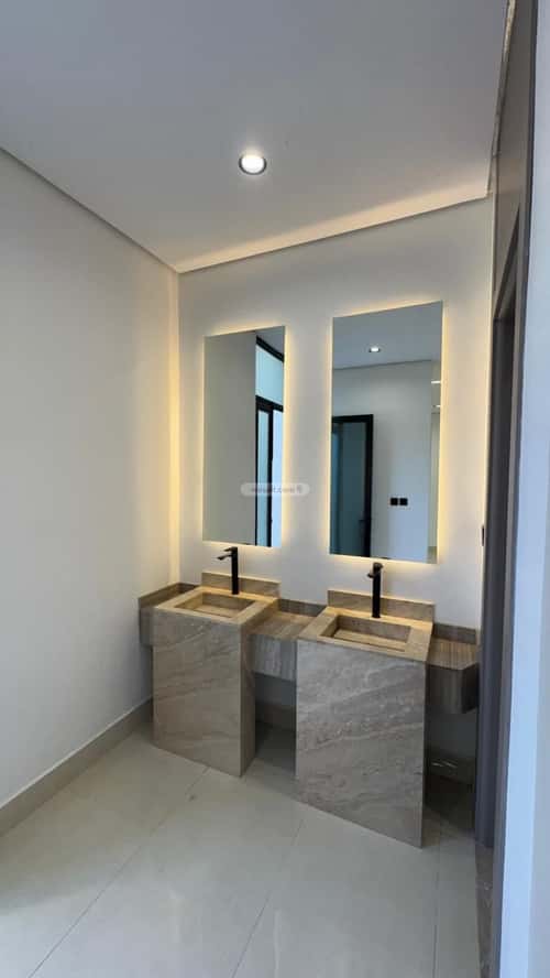 فيلا 260 متر مربع شمالية على شارع 20م الشروق، الدمام