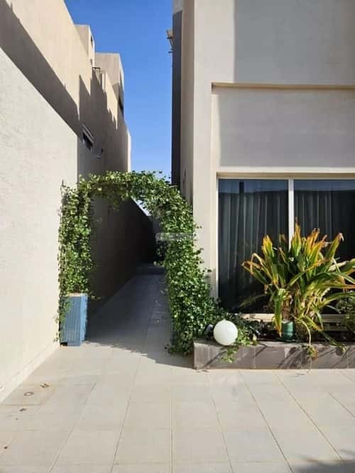 فيلا 751 متر مربع شمالية على شارع 20م القيروان، شمال الرياض، الرياض