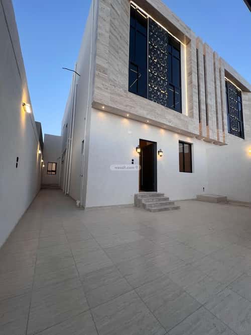 فيلا 305 متر مربع شمالية على شارع 19م الرحبة، الطائف