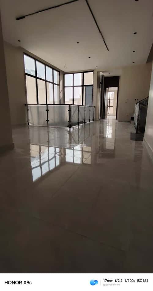 فيلا 300 متر مربع شمالية على شارع 16م الفروسية، شرق جدة، جدة