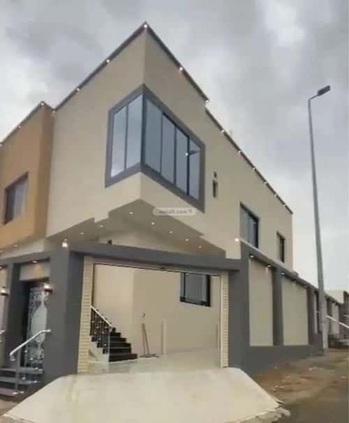 فيلا 340 متر مربع شمالية شرقية على شارع 20م السر، الطائف