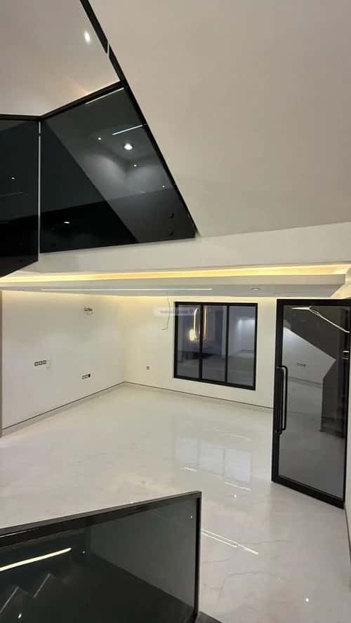 فيلا 220 متر مربع جنوبية على شارع 15م الصواري، الخبر