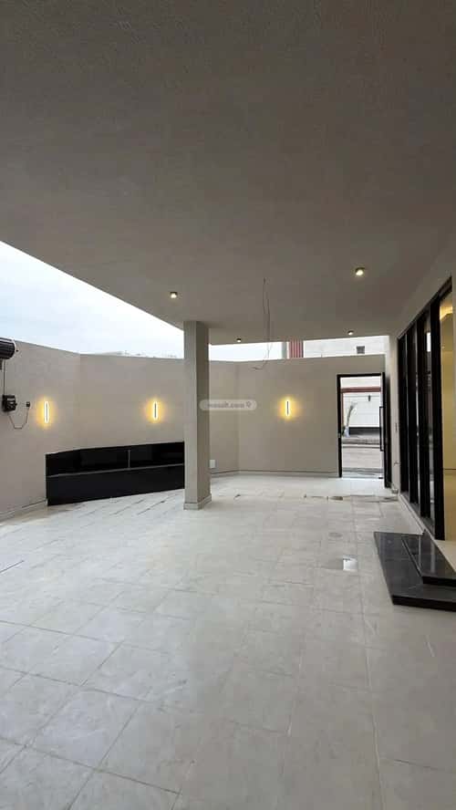 فيلا 220 متر مربع جنوبية على شارع 15م الصواري، الخبر