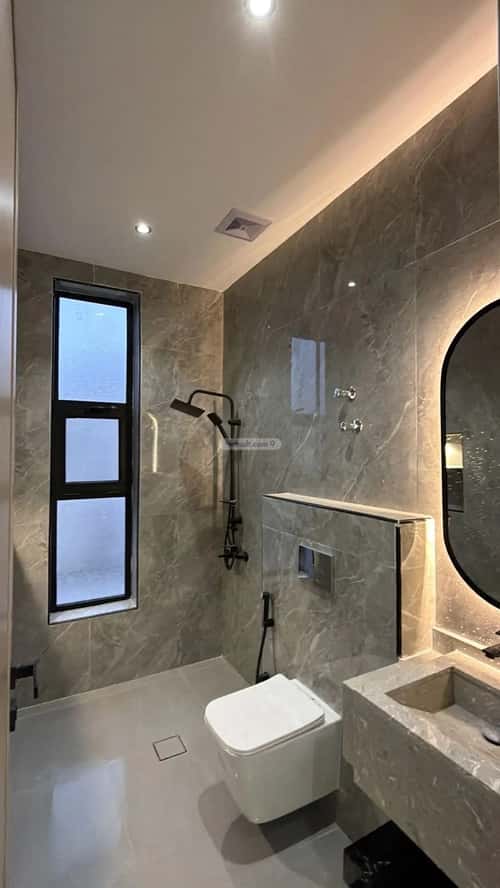 فيلا 220 متر مربع جنوبية على شارع 15م الصواري، الخبر