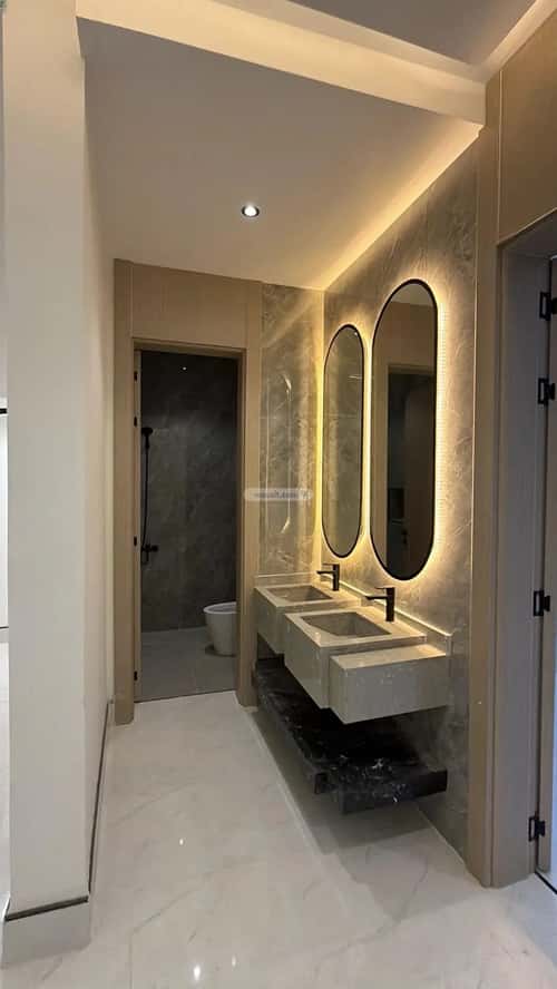 فيلا 220 متر مربع جنوبية على شارع 15م الصواري، الخبر