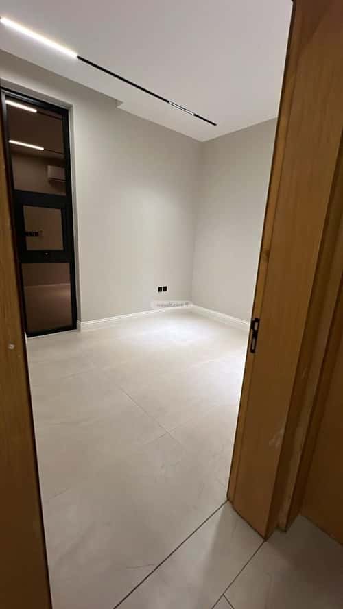 فيلا 250 متر مربع واجهة جنوبية ب 7 غرف العارض، شمال الرياض، الرياض