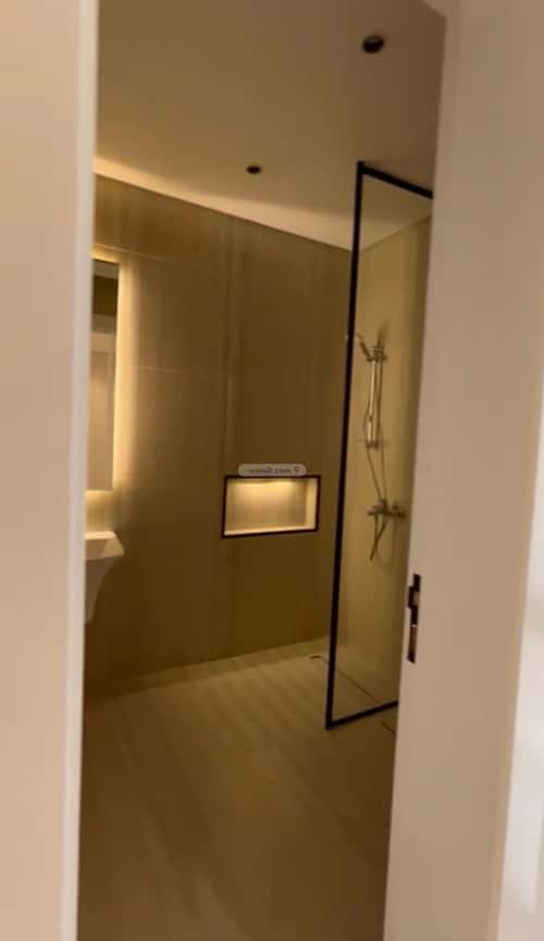 فيلا 460 متر مربع شرقية على شارع 20م الصدفة، الدمام