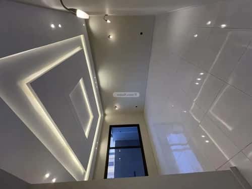 فيلا 300 متر مربع غربية على شارع 15م النور، خميس مشيط