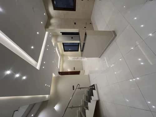 فيلا 332 متر مربع غربية على شارع 15م الشرف، خميس مشيط